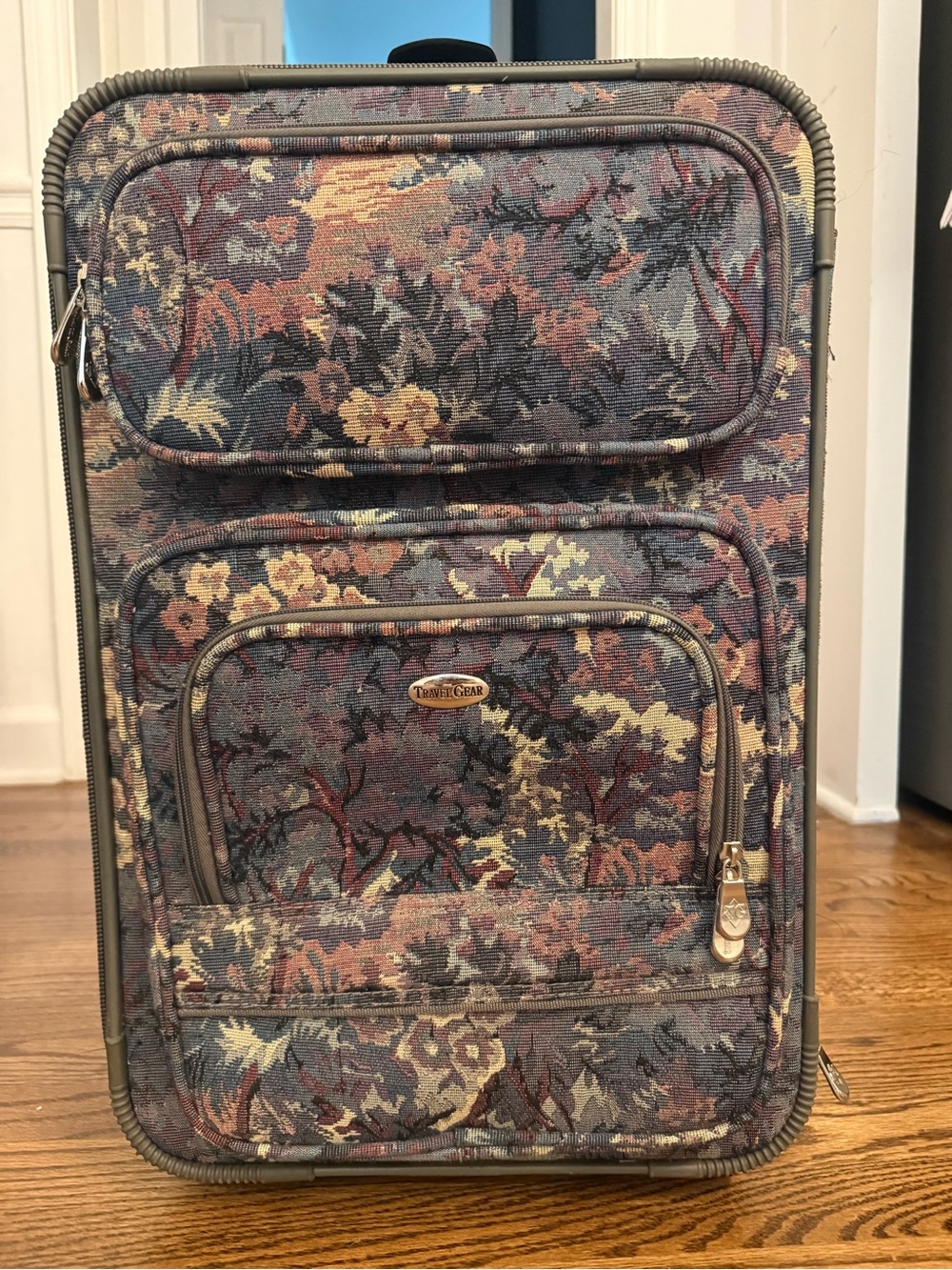 Vintage Travel Gear Floral Tapestry Rolling Suitcase Carry-On